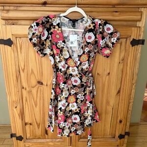 NWT Forever 21 Dress Floral Wrap Puff Sleeves‎ Women's Size Small